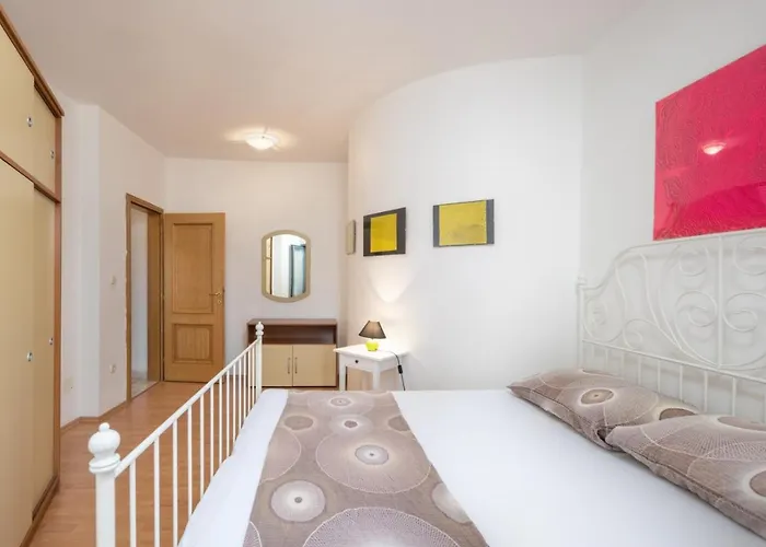 In With Sea View, Balcony, Air Conditioning, Wifi 3321-2