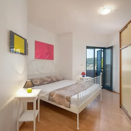 Apartment In With Sea View, Balcony, Air Conditioning, Wifi 3321-2 *